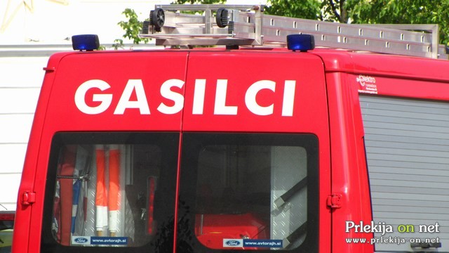 Gasilci PGD Ljutomer so ob prisotnosti policistov odprli vrata stanovanja Gasilci PGD Ljutomer so ob prisotnosti policistov odprli vrata stanovanja
