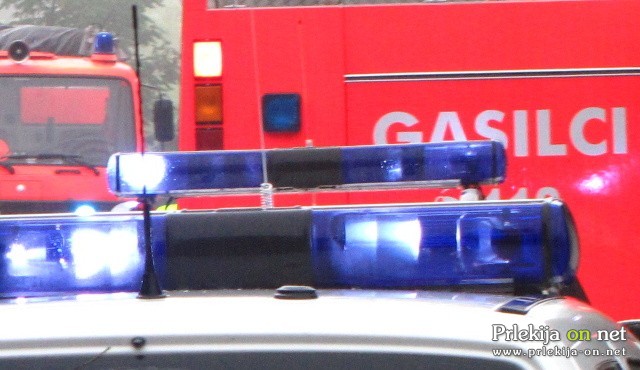 Gasilci so odprli vhodna vrata v stanovanjsko hišo Gasilci so odprli vhodna vrata v stanovanjsko hišo