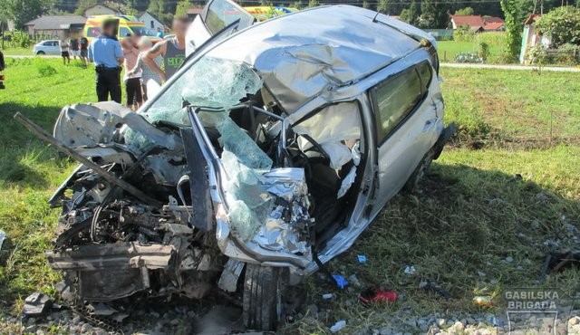 Trčila sta vlak in osebno vozilo, foto: GB Maribor