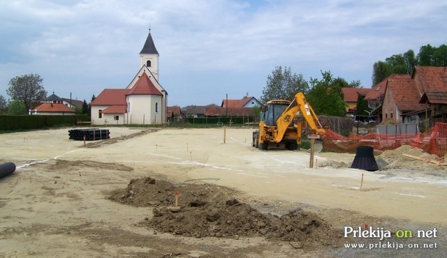 Gradnja parkirišča v Veržeju