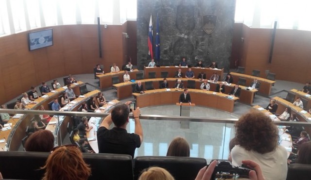 Kdo si vse želi v parlament? Kdo si vse želi v parlament?