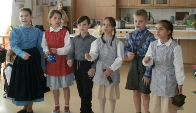 Učenci OŠ Cezanjevci v BE Doma Lukavci Učenci OŠ Cezanjevci v BE Doma Lukavci