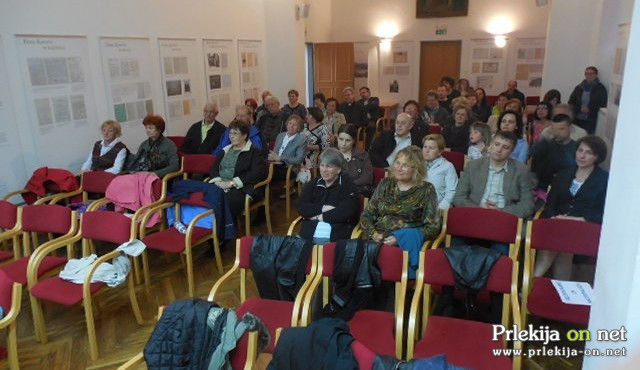 Literarni krožek iz DOSOR-ja na obisku v Veržeju