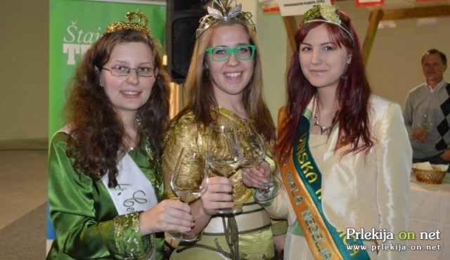 Vinske kraljice Martina Breznik, Urška Polanec in Danijela Rožman Vinske kraljice Martina Breznik, Urška Polanec in Danijela Rožman