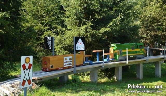 Vlakec na ozkotirni železnici Vlakec na ozkotirni železnici