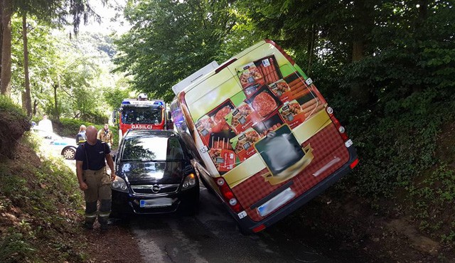 Vozili sta se med seboj zagozdili, foto: PGD Gornja Radgona