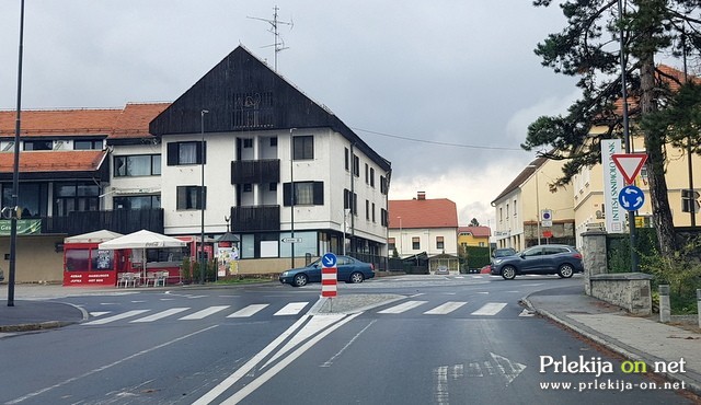 Do trčenja je prišlo v krožnem križišču pri ormoškem hotelu Do trčenja je prišlo v krožnem križišču pri ormoškem hotelu