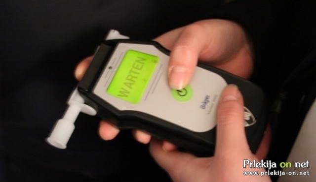 Avtobus je vozil od vplivom alkohola Avtobus je vozil od vplivom alkohola
