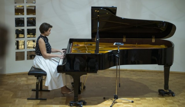 Adriana Magdovski Adriana Magdovski
