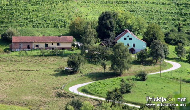 Izseljena hiša zaradi plazu in vrtec Gresovščak