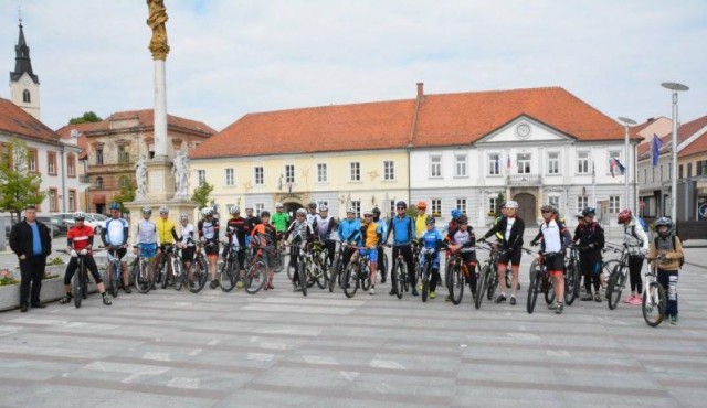 Zbiranje na Glavnem trgu Zbiranje na Glavnem trgu