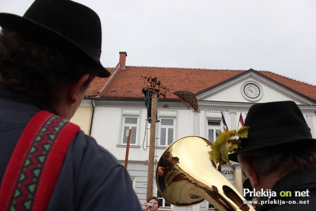 V petek bodo pospravili tudi klopotec