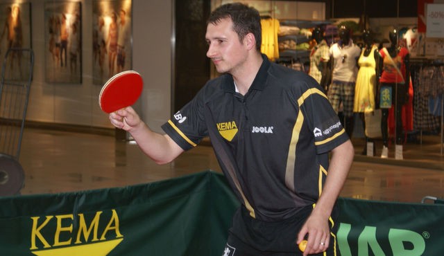 Prekmurec Mitja Horvat je v majici Korošcev, vse tri Štajerce premagal gladko 3:0, za tesno zmago Fužinarja v Mariboru Prekmurec Mitja Horvat je v majici Korošcev, vse tri Štajerce premagal gladko 3:0, za tesno zmago Fužinarja v Mariboru