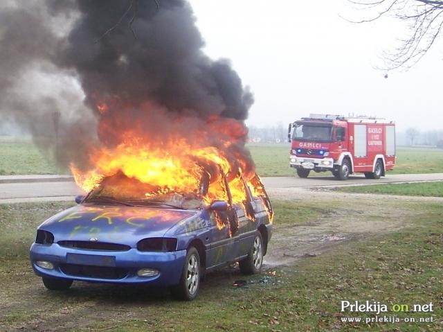 Zagorel zapuščeni avtomobil