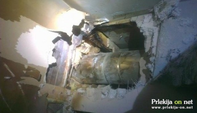 Požar v Mali Nedelji se je razširil na del lesene konstrukcije in izolacijo okrog dimnika Požar v Mali Nedelji se je razširil na del lesene konstrukcije in izolacijo okrog dimnika