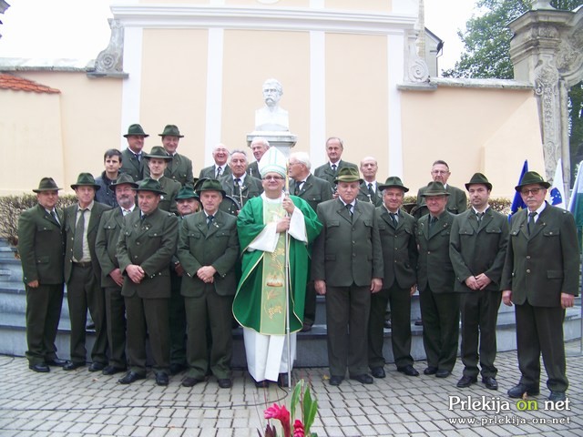 Med lovce je prišel tudi murskosoboški škof dr. Peter Štumpf Med lovce je prišel tudi murskosoboški škof dr. Peter Štumpf