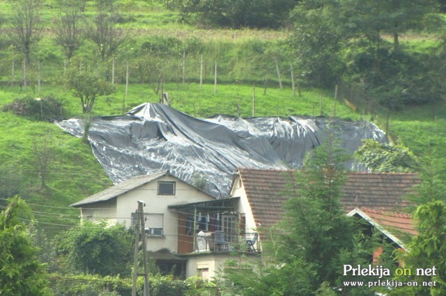 Plaz ogroža hišo na Zacherlovi ulici v Ljutomeru Plaz ogroža hišo na Zacherlovi ulici v Ljutomeru