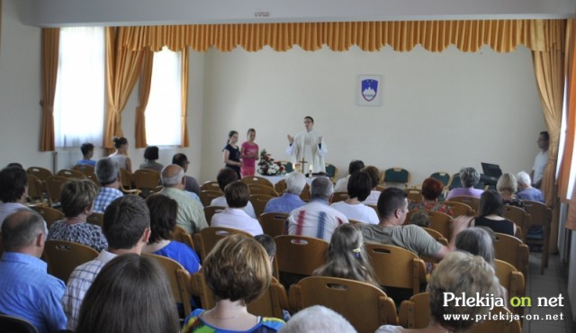 Žegnanje v Stročji vasi Žegnanje v Stročji vasi