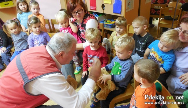 Srečanje z medvedkom Henry-jem Srečanje z medvedkom Henry-jem