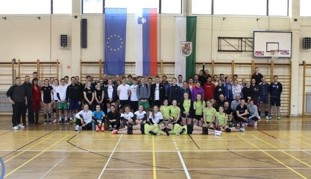 12. novoletni turnir v odbojki mešanih postav 12. novoletni turnir v odbojki mešanih postav