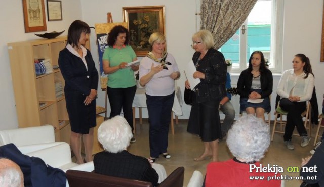 Podelitev priznanj Bralne značke za odrasle Podelitev priznanj Bralne značke za odrasle