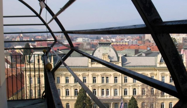 Pogled iz zvonika na Univerzo MB Pogled iz zvonika na Univerzo MB
